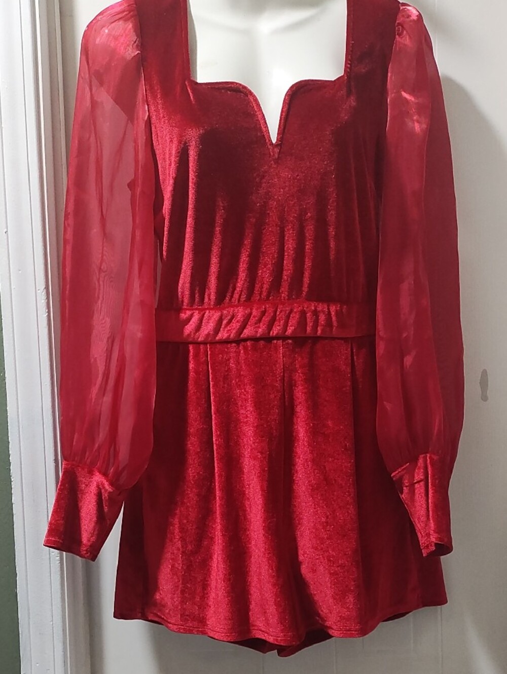 entro Red Velvet High-Rise Bermuda Shorts - Picture 2 of 15